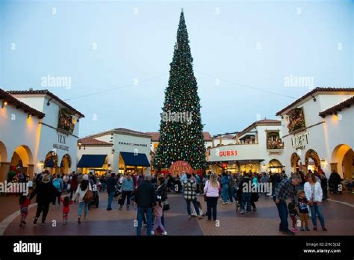 12th Annual Citadel Outlets Christmas Tree Lighting w/Jesse McCartney & Bonnie McKee – Celeb Secrets