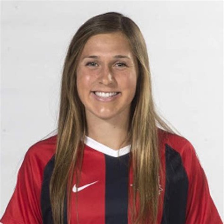2019 NWSL College Draft, how much is her salary and net worth? Is she single?