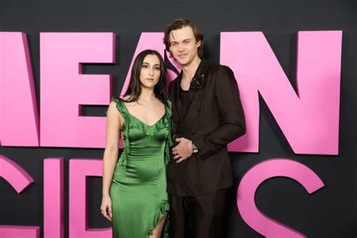 Is He Still With Eva Bossaerts Or Stefanie Van Steen?