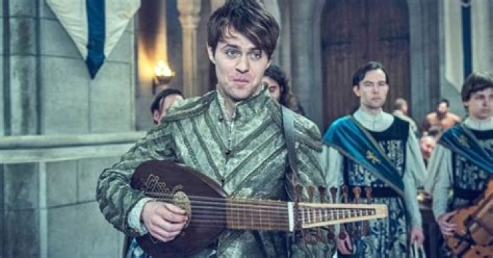 Jaskier From The Witcher Has Some Interesting Ladies Around Him!