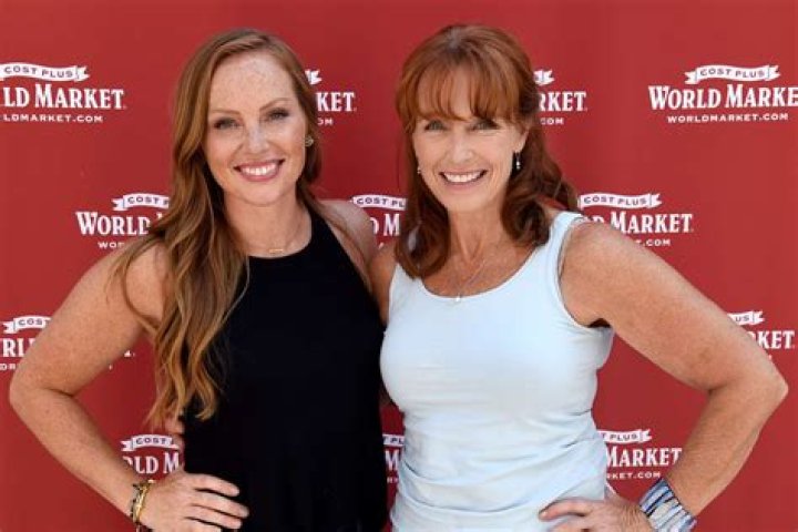 Mina Starsiak Hawk’s Wikipedia Biography including Husband, Net Worth, and siblings.