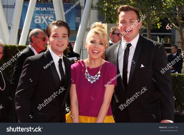 Miranda Cosgrove, Noah Munck, Nathan Kress – Celeb Secrets