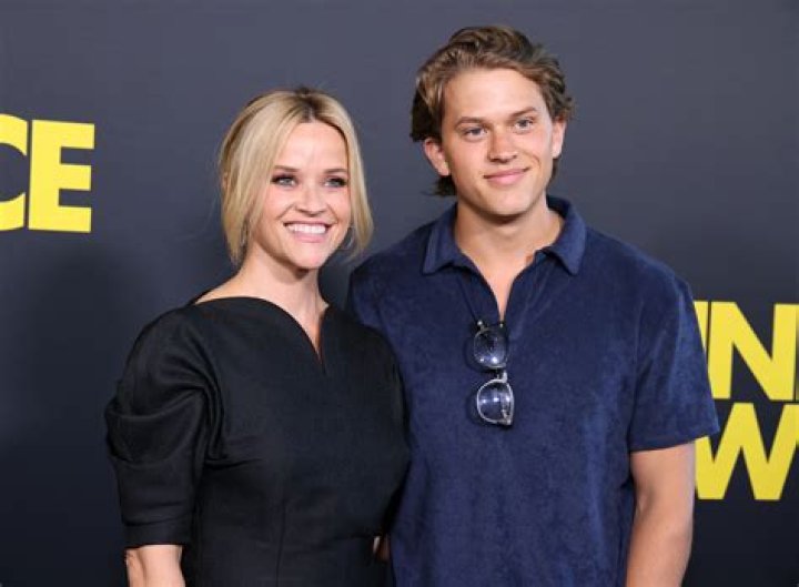 Reese Witherspoon’s Son Deacon Releases His Debut Album “A NEW EARTH” (Listen) – Celeb Secrets