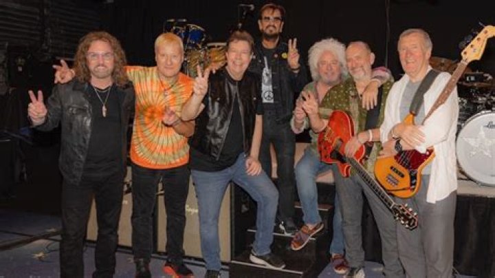 Robbie Robertson Plays ‘The Weight’ With Ringo Starr and Musicians Across Five Continents