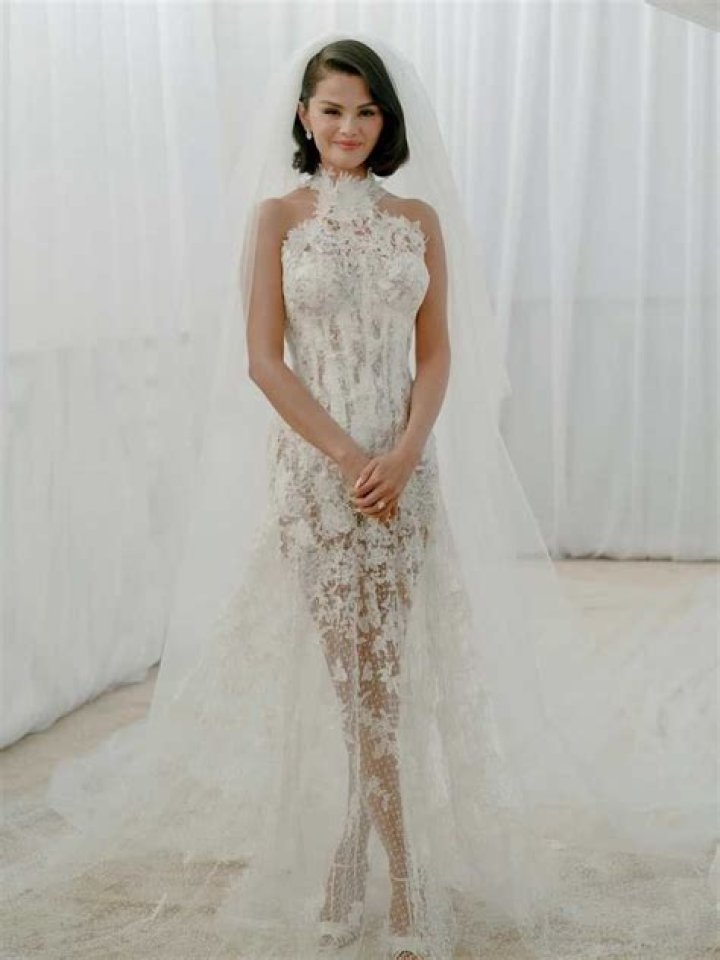 What Dress Size Is Selena Gomez?